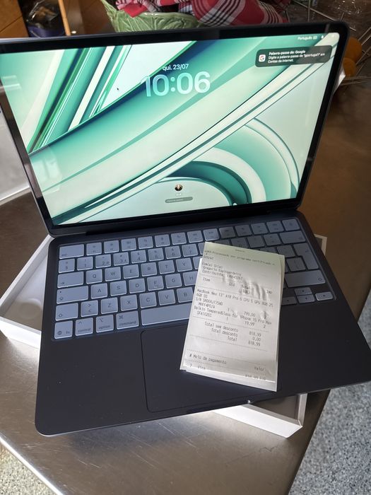 Macbook Neo, 256GB, azul indigo, como novo, comprado no dia  20/07/2026, com fact/ garantia, 700€ negociáveis