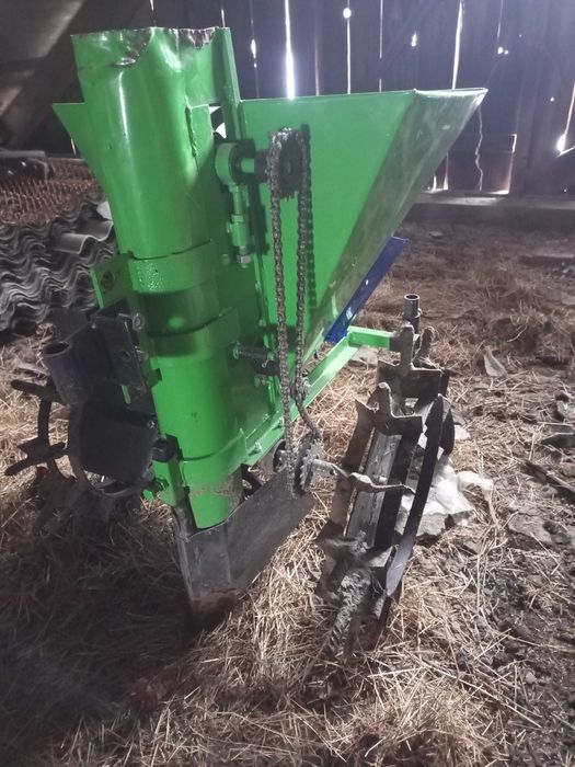 Картоплесажалка до мотоблока