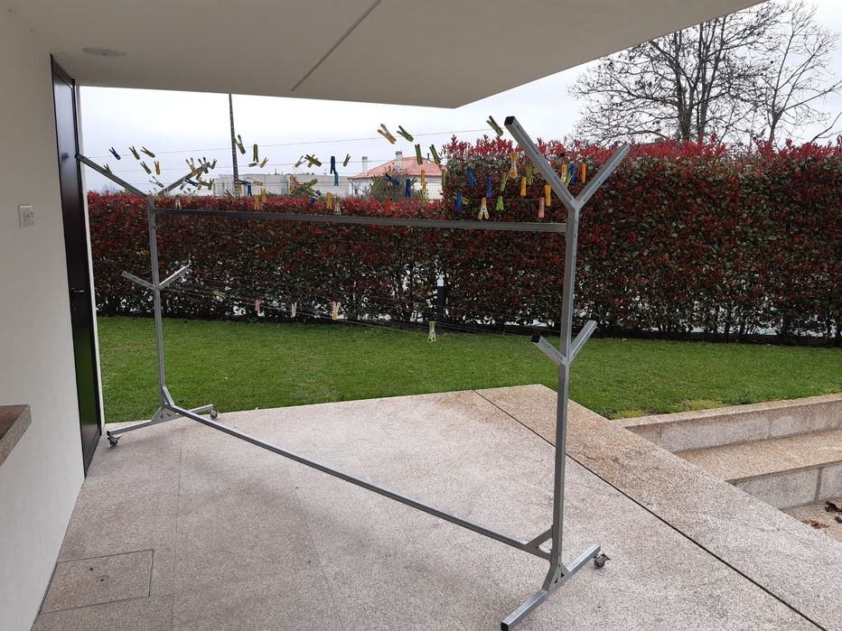 Estendais com rodas e desmontaveis