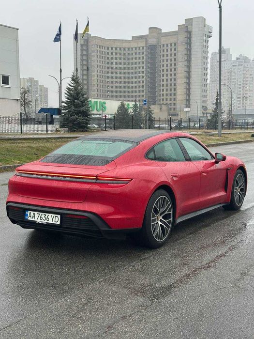 Taycan 4s продам