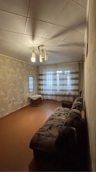3 кімн. 173 квартал Єдуарда Фукса середина будинку.