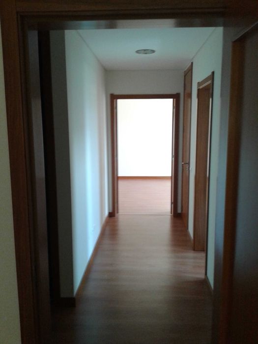Arrendo Apartamento T2 Oliveira do Bairro