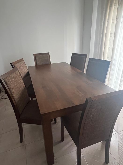 Mesa de jantar (sem Cadeiras)