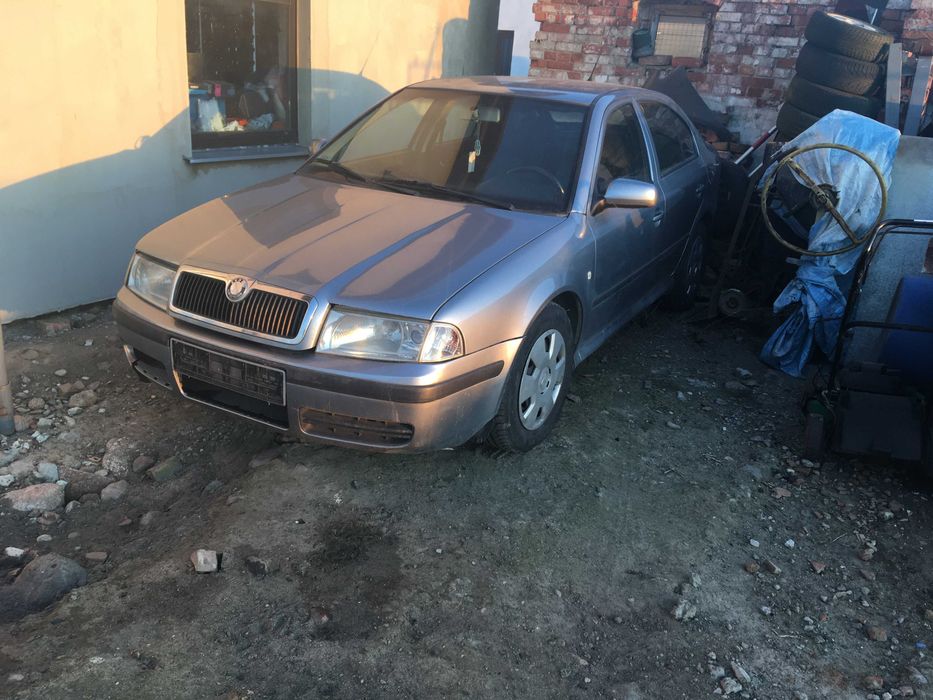 SKODA OCTAVIA I Szyba przód przednia czołowa  stan bdb