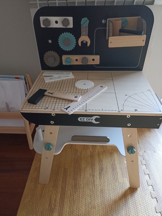 Mesa de ferramentas infantil430672858685132801