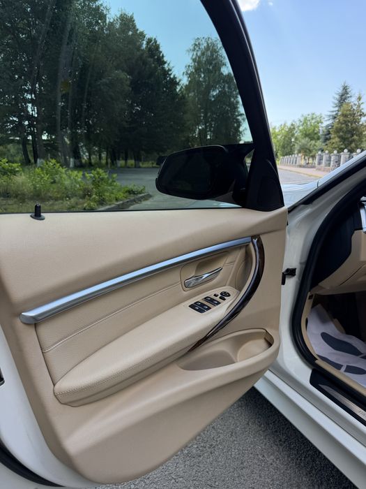 BMW 3 Series 2015 VIN WBA8E9G59GNT46018 фото оголошення 12 з 22