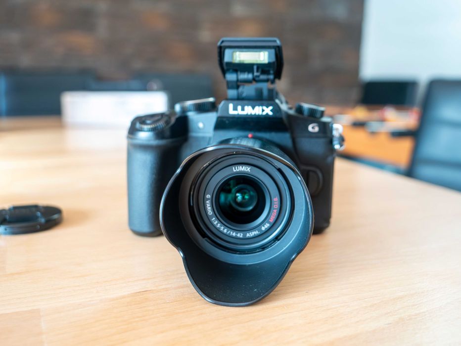 Lumix G80, obiektyw 14-42mm F3.5-5.6, 3 baterie - stan bardzo dobry