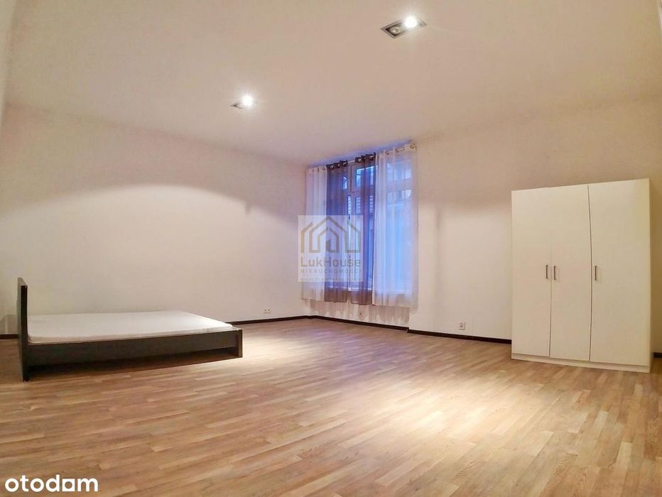 Przestronna Kawalerka W Centrum Bytomia - 50,40M2