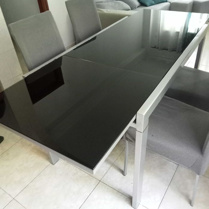 Mesa de jantar de vidro extensível