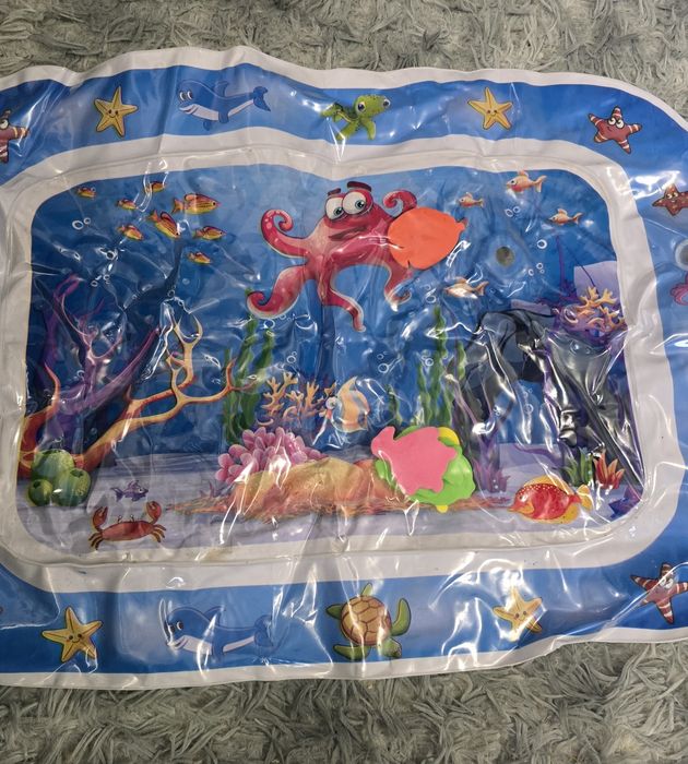 Набір іграшок для найменших + басейн з рибками