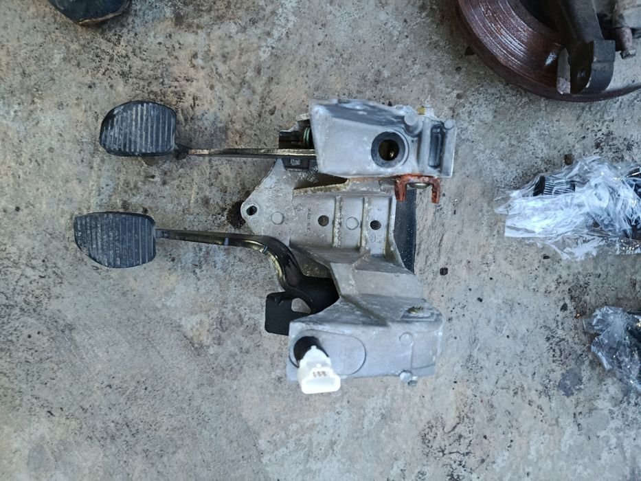 Ступиці до Peugeot 607 та інші запчастини