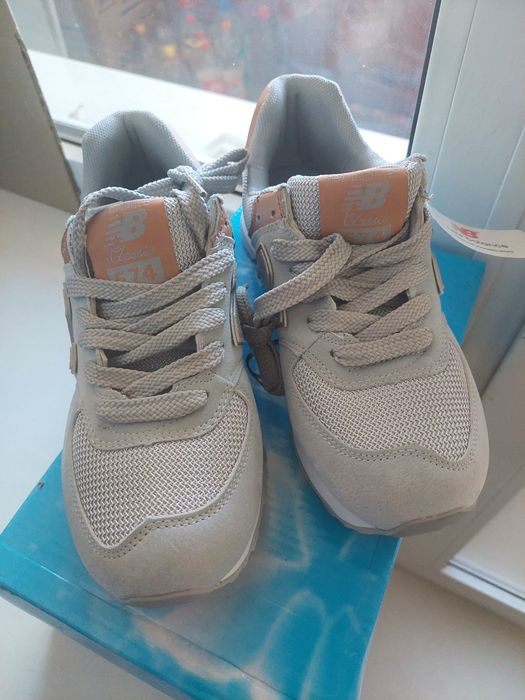 Продам кроссовки новые