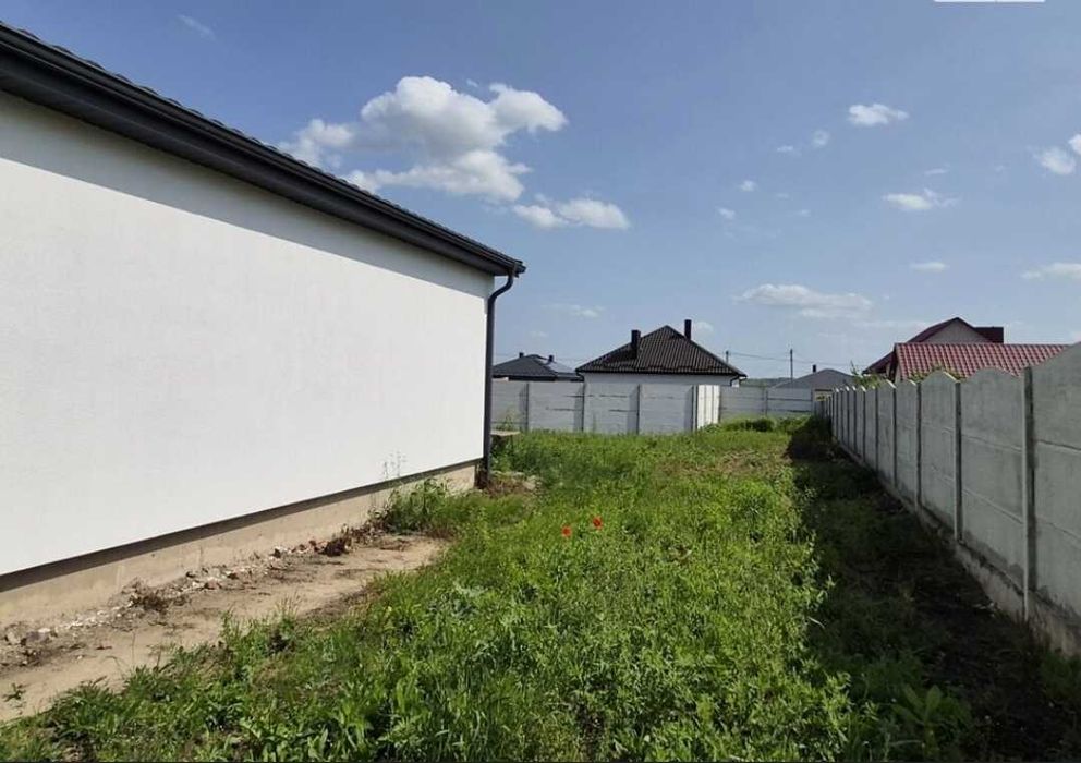 Продам класний котедж  з внутрішніми роботами та великою ділянкою!!!