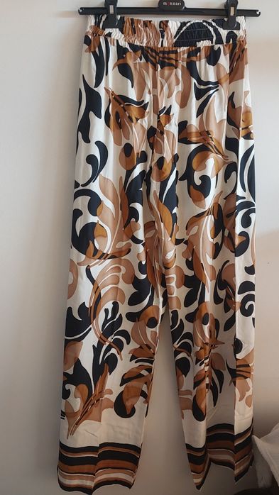 Luźne letnie spodnie z orientalnym wzorem m/l