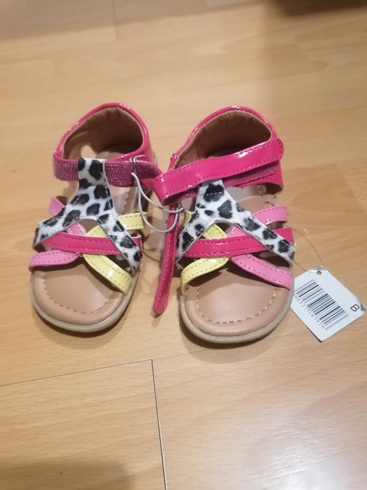 Buty, sandałki dla dziewczynki rozmiar 24