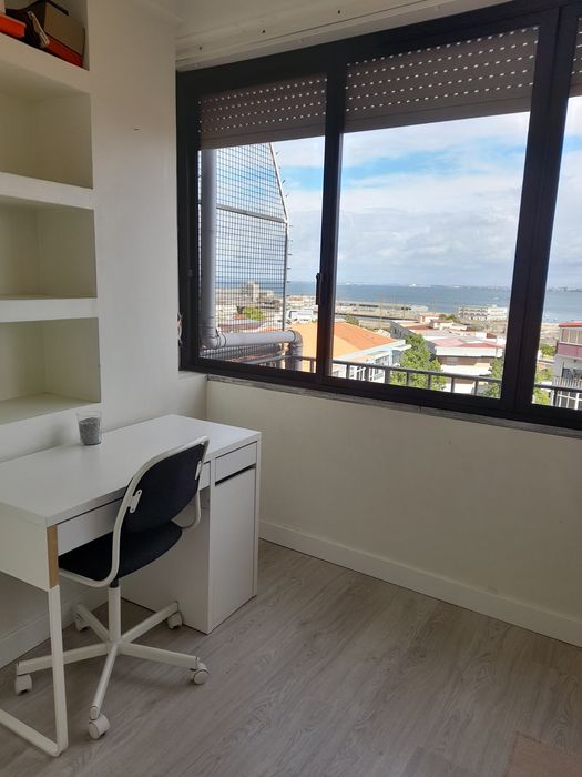 Quarto para arrendar a estudante