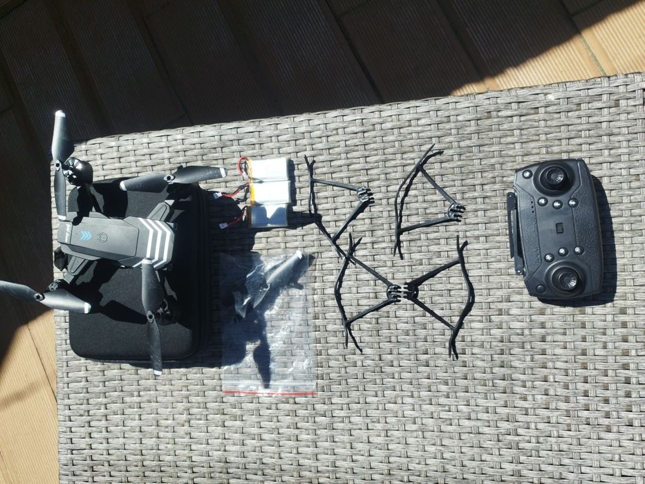 3 drones working with accessories447027449671854083