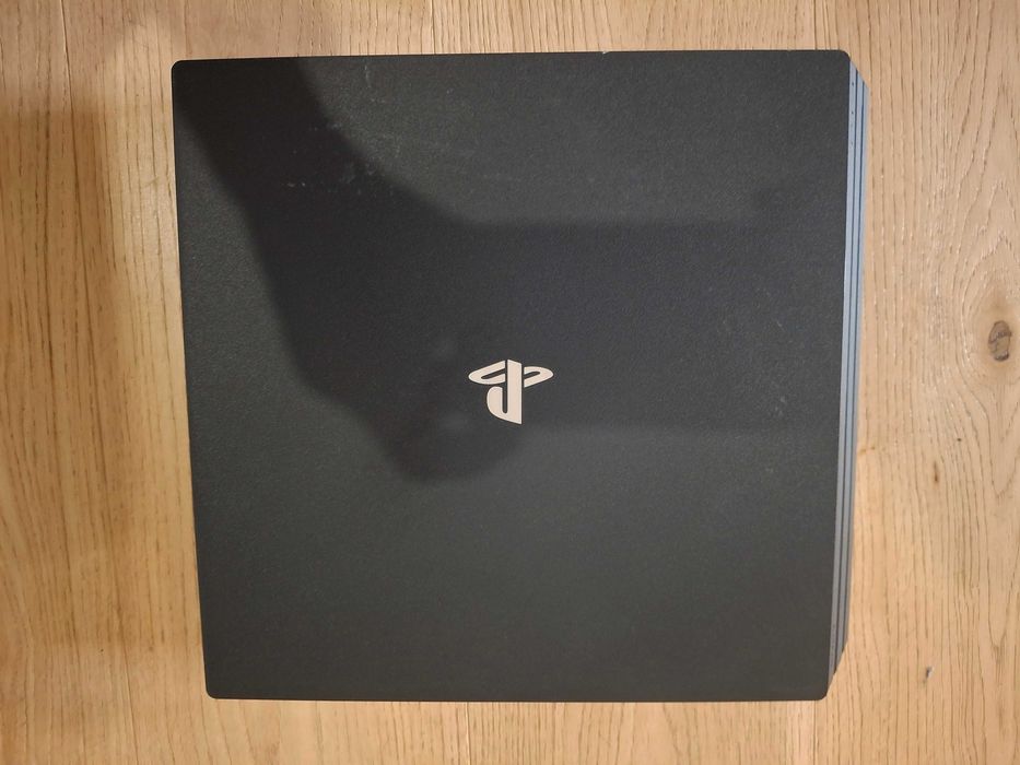 PS4 Pro 1TB - usada em excelente estado