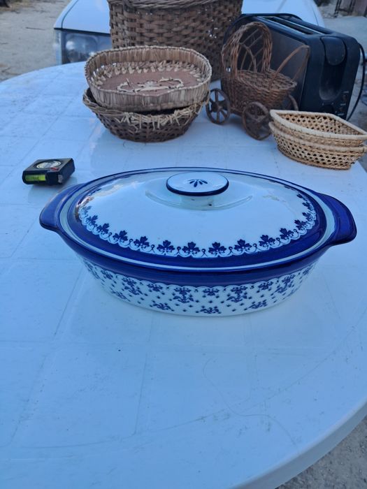 Terrina vintage azul e branca