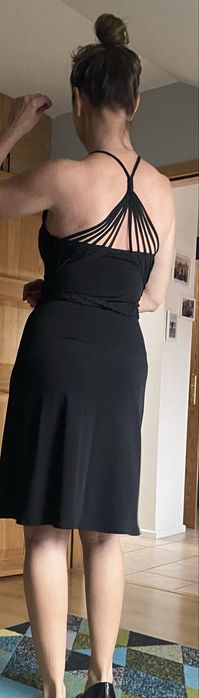 Sukienka czarna na ramiączkach