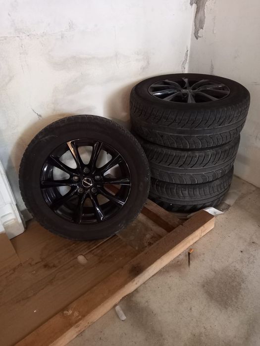 4 pneus com jantes 215/ 60R 16