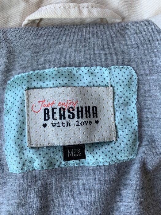 Krótki beżowy płaszcz kurtka na wiosnę trencz z paskiem bawełna cotton