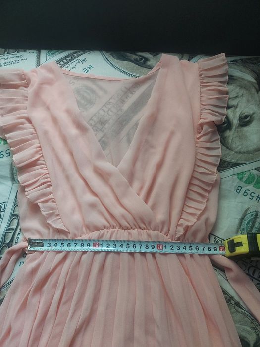 Delikatna sukienka na wesele lub komunię