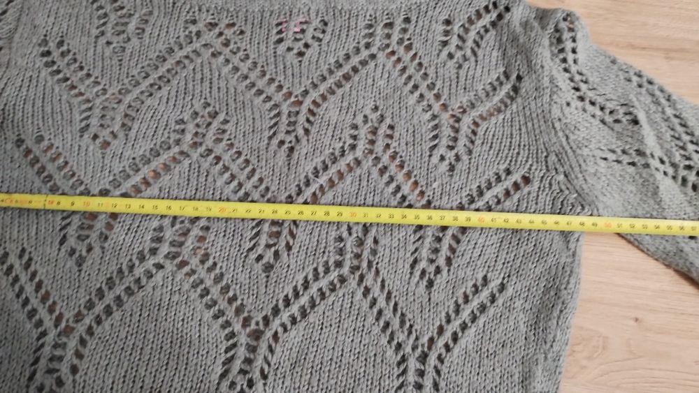 Sweter z dużym golfem