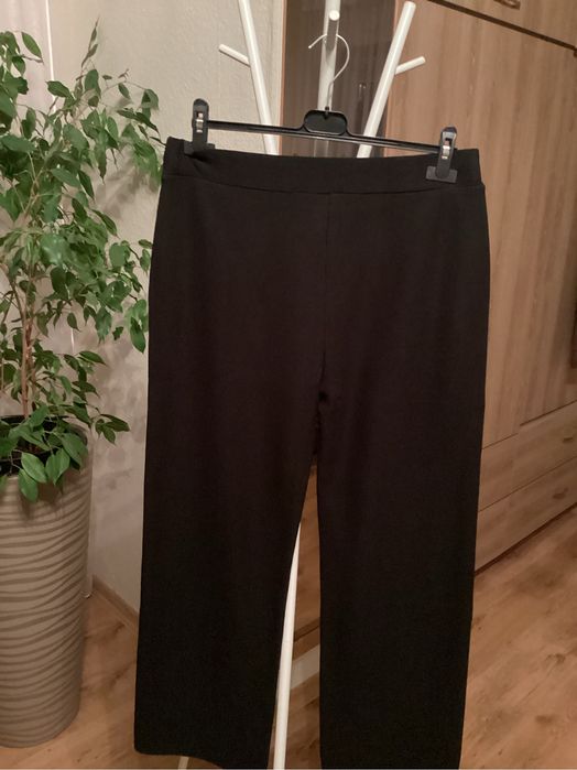 Czarne nowe, damskie spodnie .