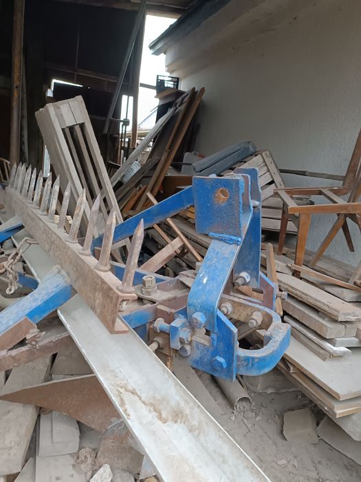 Плуг двокорпусний