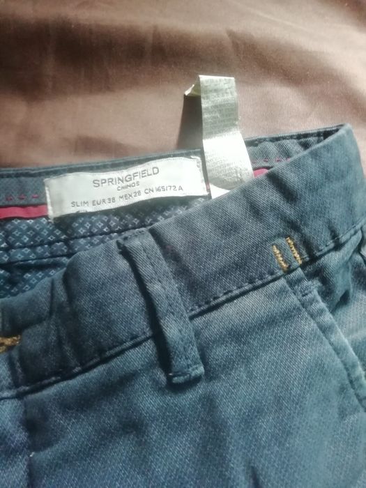 Roupa de homem em bom estado