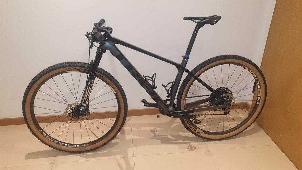 Vendo bicicleta TREK PROCALIBER Rodas de Carbono , Suspensao SID Full XT