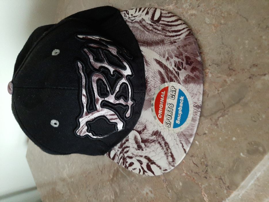 Boné para jovem como novo, regulável dá para vários tamanhos