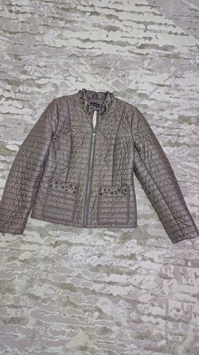 Продам легеньку куртку весна/осінь