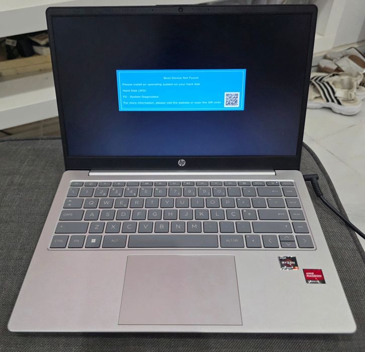 Portatil HP Laptop 14 em0007np aparece o que ta na foto no visor penso faltar o disco