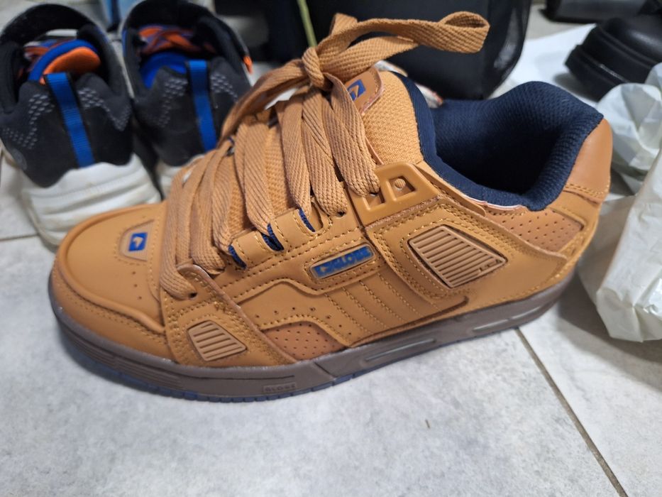 Buty globe unisex