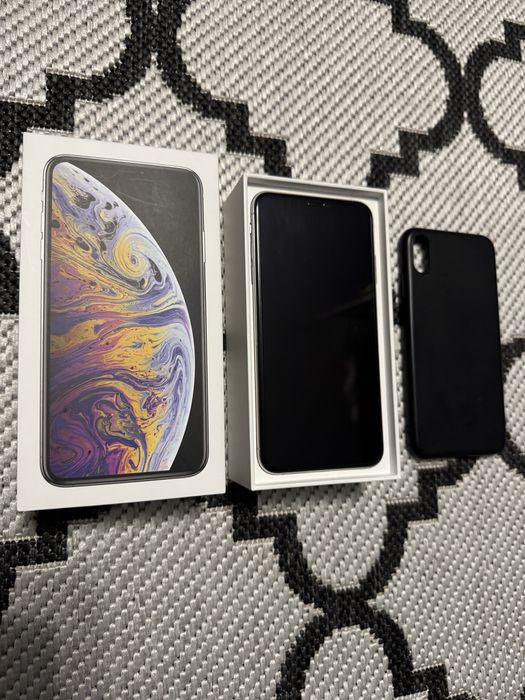 Продам IPhone Xs Max