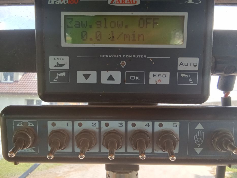 Opryskiwacz 2000 l, 18 m , komputer bravo 180