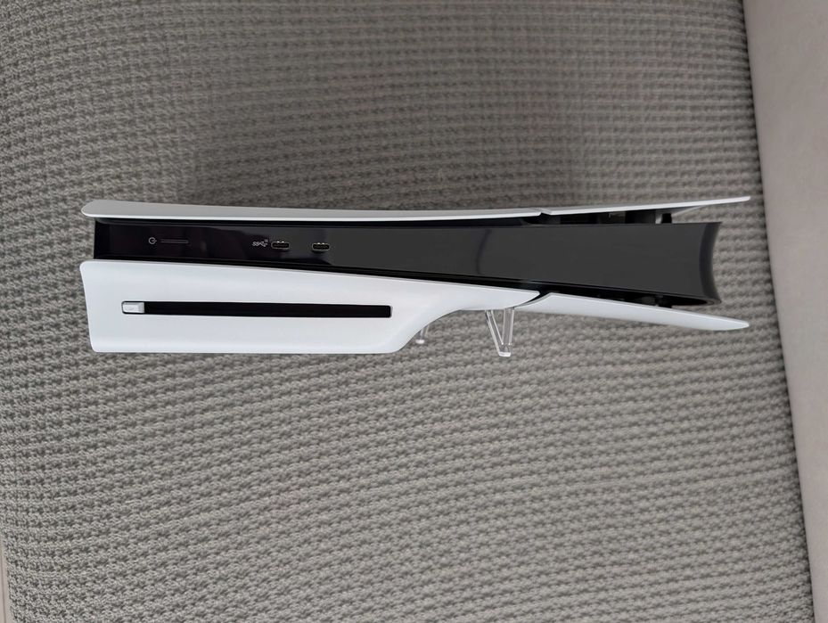 PS5 Slim 1T com suporte de comandos e jogos
