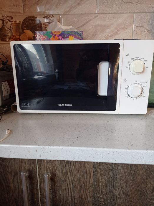 МИКРОВОЛНОВКА.  SAMSUNG  в отличном состоянии