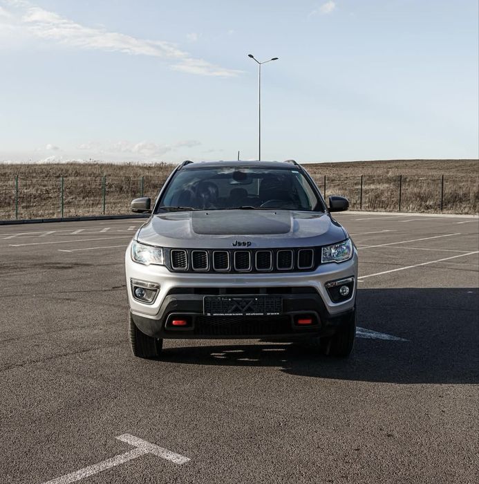 Продам машину jeep compas trailhawk