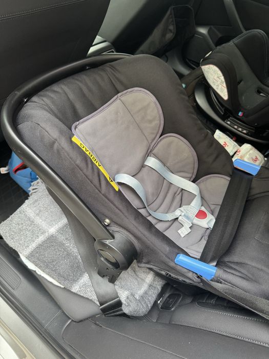 Дитяче автокрісло chicco для малюків 0-6 місяців