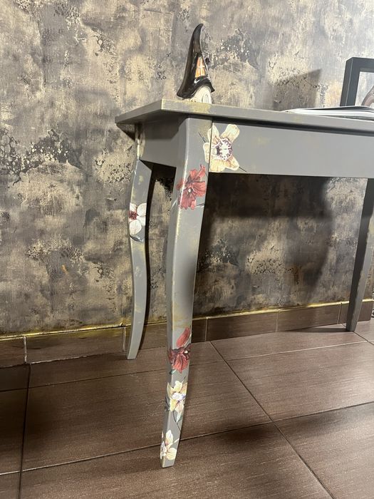 Stolik, biurko lub toaletka