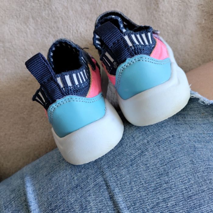 Buty sportowe sneakarsy adidasy dziecięce dziewczęce r.22