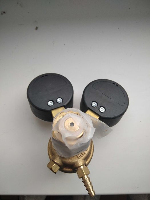 манометр двухступеневий