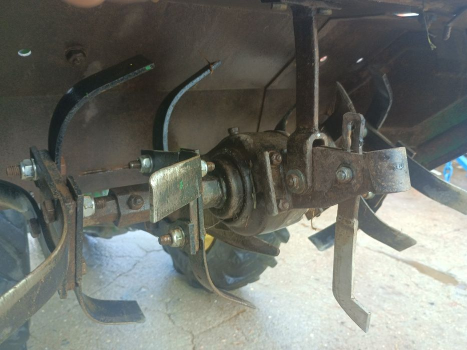 Motocultivador Ferrari 90 slb bateria , pega de chave , tem motor arranque e frese