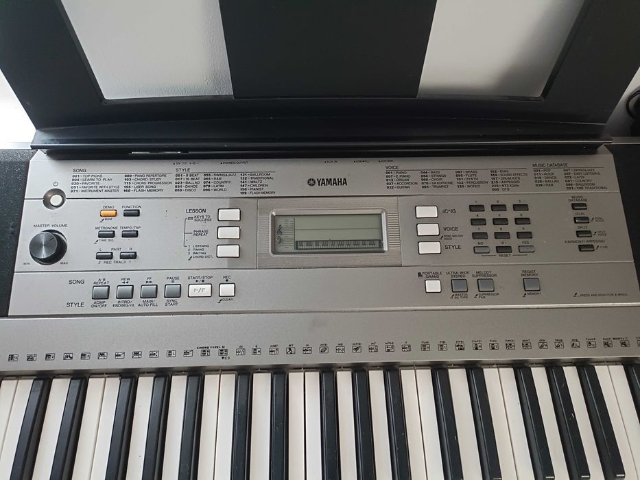 Keyboard yamaha psr e353