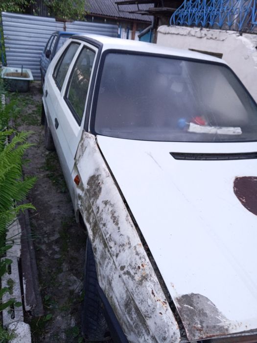 Продам автомобіль Шкода Фаворит синього кольору