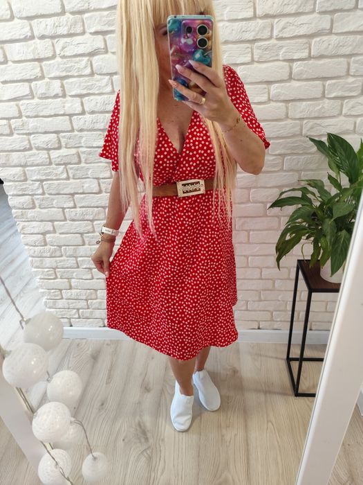 Czerwona sukienka w kwiaty M