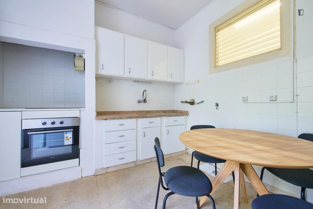 Quarto - localizado em São Bento Lisbon